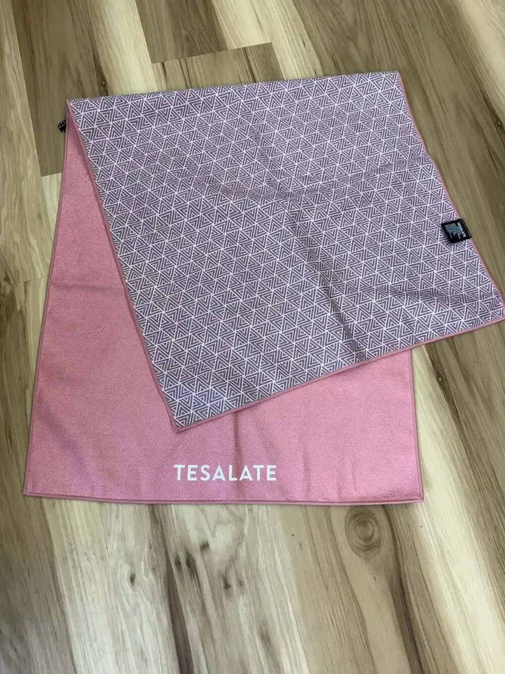 Tesalate Sand-Free Workout Fitness Towel in Geometric Triangle Print U13